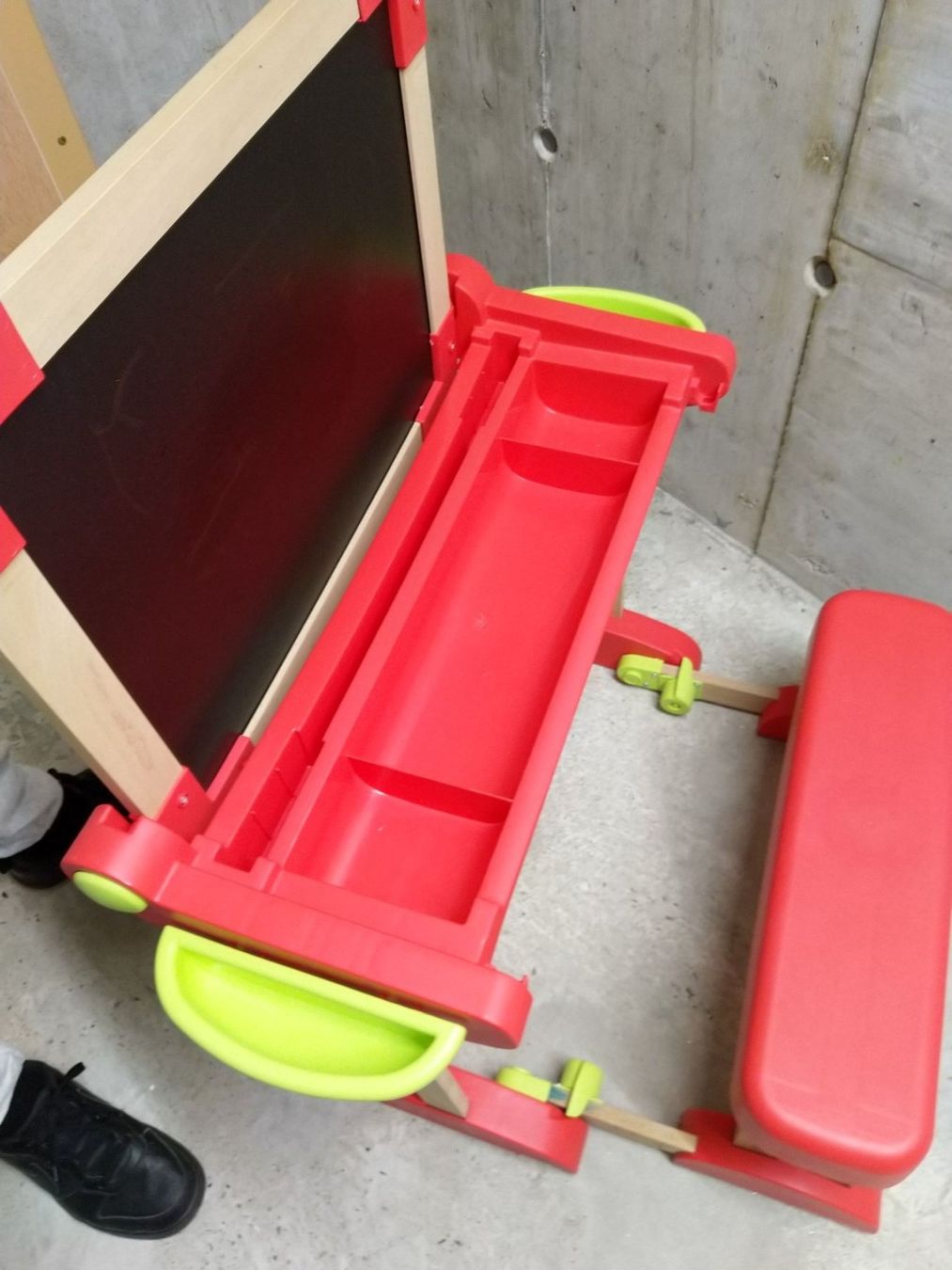 Scrivanie: Bureau pour petit enfant avec siège rabattable – Usato da Gland venduto da Coyotte 2