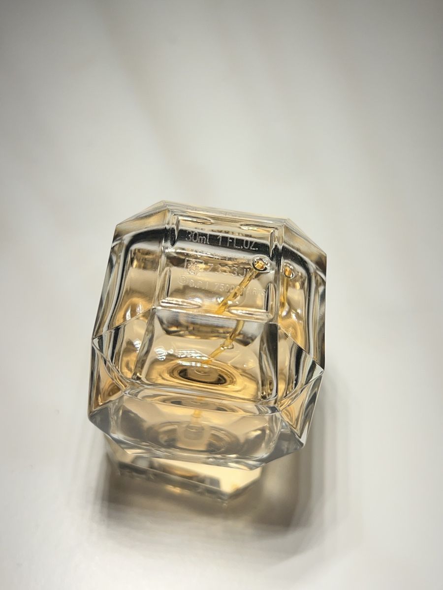 Elie Saab Profumi & Eau de Toilette: Elie Saab Le Parfum Eau de Parfum 30ml – Nuovo (secondo la descrizione) da Zürich venduto da elisa.gotte 1