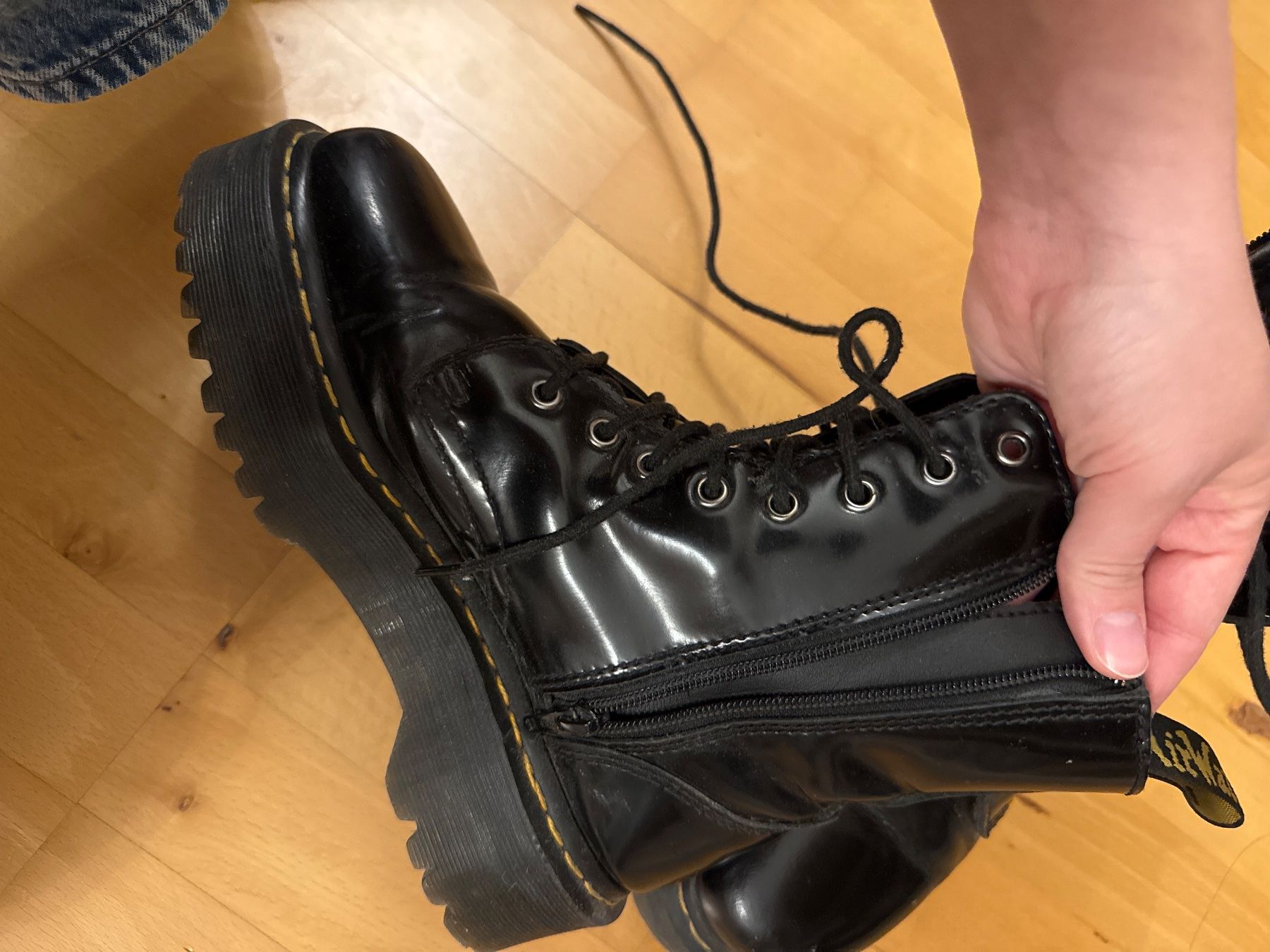 Dr. Martens Damenschuhe: Dr. Martens Platform Lucide Nere – Gebraucht aus Faido von sof_6jgl 4
