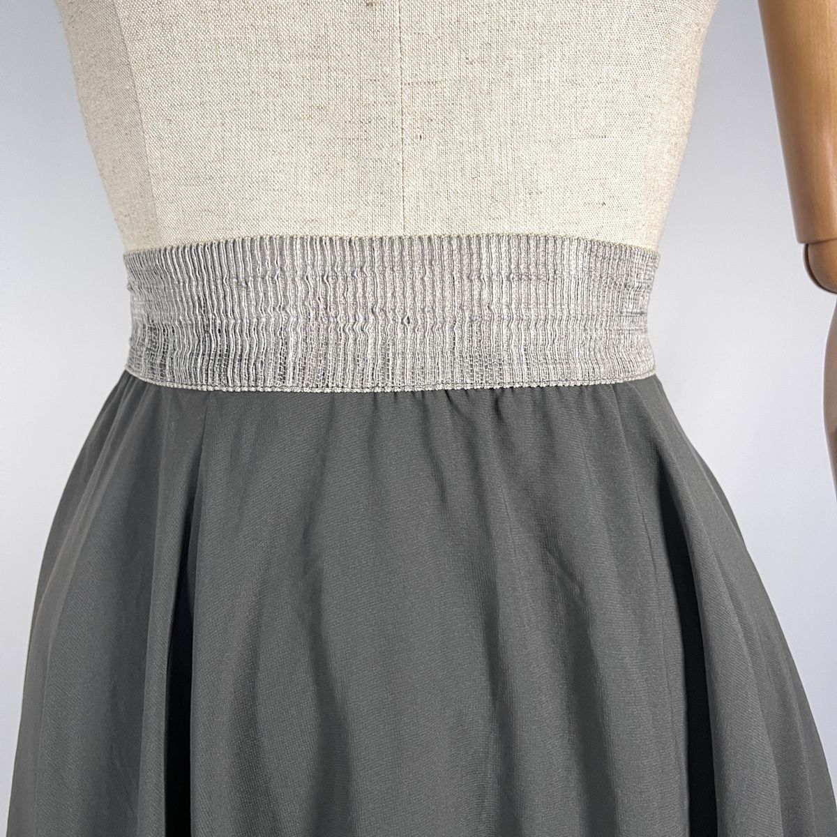 Lilith Gonne: LILITH Gray Skirt – Nuovo (secondo la descrizione) da Emmen venduto da Nightingale_2022 2
