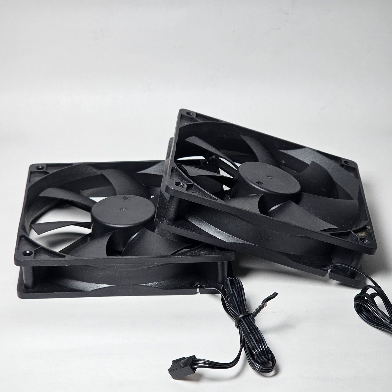 Phanteks Custodie: 2x Phanteks Gehaeuseluefter 120mm – Usato da Goldau venduto da MarketVentures