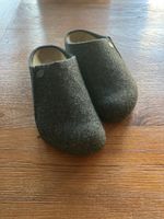Neue Birkenstock-Hausschuhe
