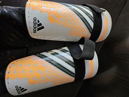 Adidas Schienbeinschoner, neuwertig, Grösse M, Top!