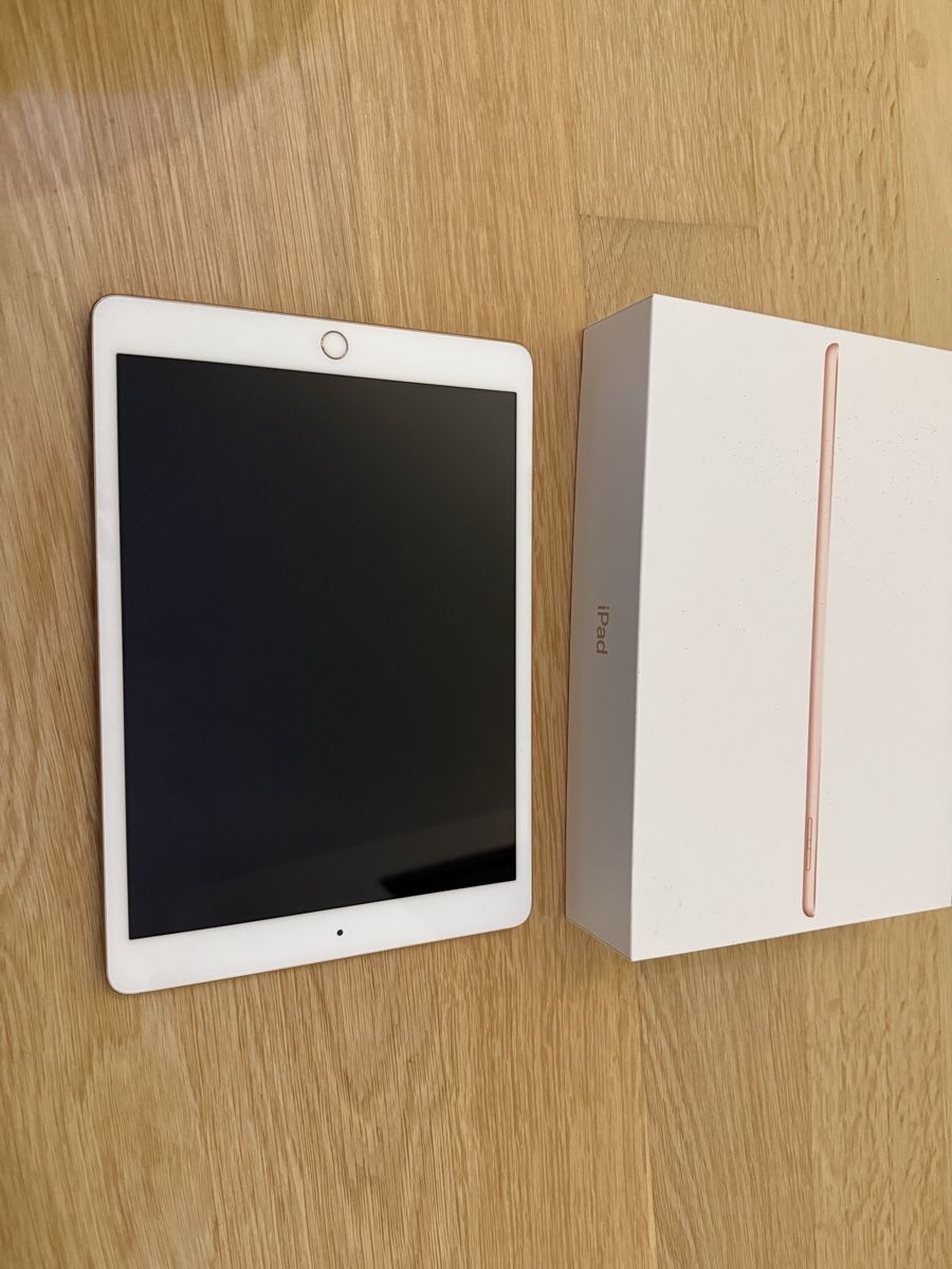Apple Tablet PC: Verkaufe Ipad mit Smart Keyboard und Apple Pencil – Usato da Baar venduto da lad_s9mg 1