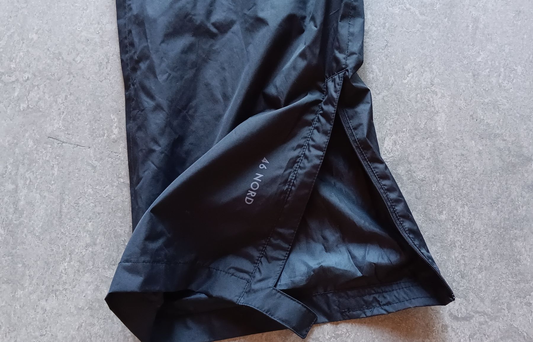 46 Nord Pantaloni: Regenhosen 46Nord schwarz, Gr.40 – Usato da Hilterfingen venduto da Manu814 1
