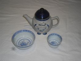 Teekanne mit Tasse