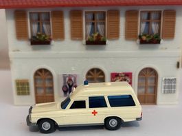 Wiking Mercedes 200 Krankenwagen VD 4570