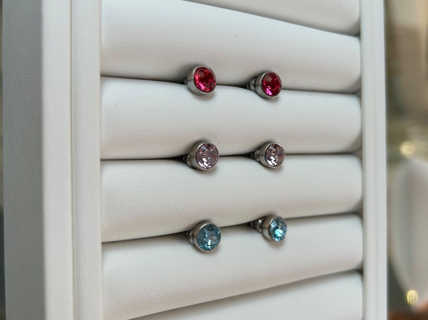 Altri gioielli: Ohrstecker Swarovski türkis lila rot Nr.7 – Nuovo (secondo la descrizione) da Rothenburg venduto da stacostaco 1