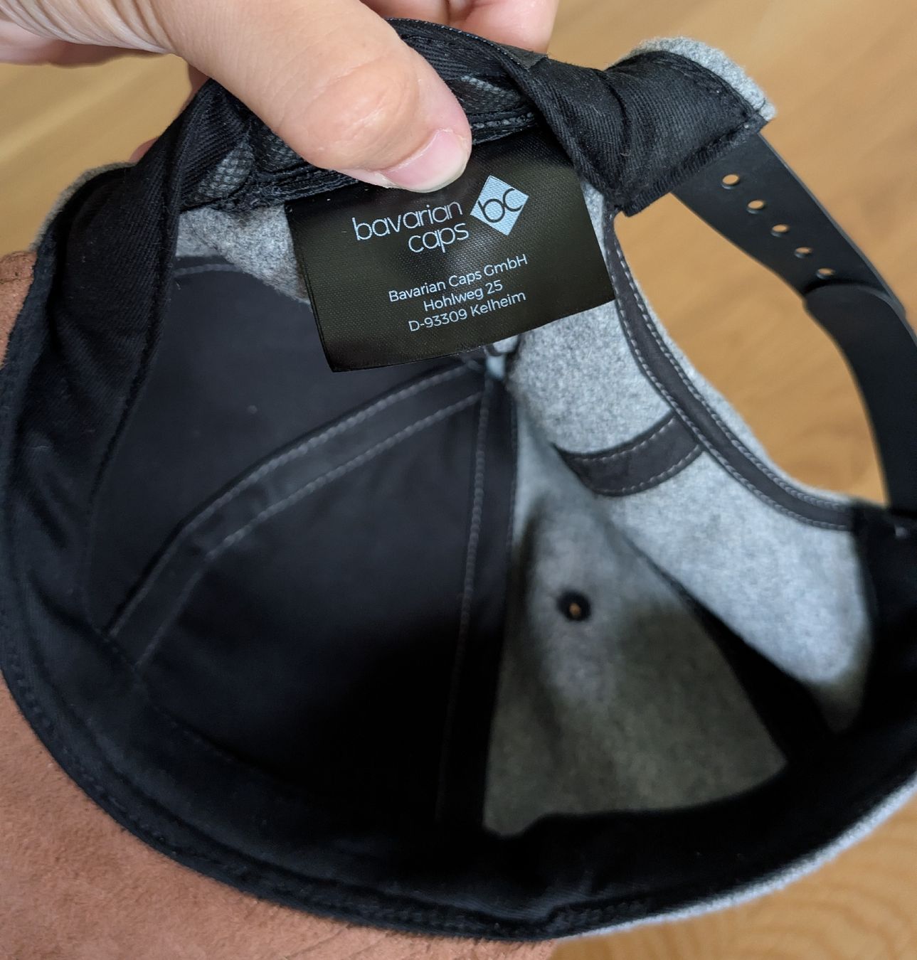 Chapeaux, bonnets & casquettes: Snapback Cap mit Magnet für Flaschendeckel – Neuf (Voir description) à Benken ZH par emaerceo 4