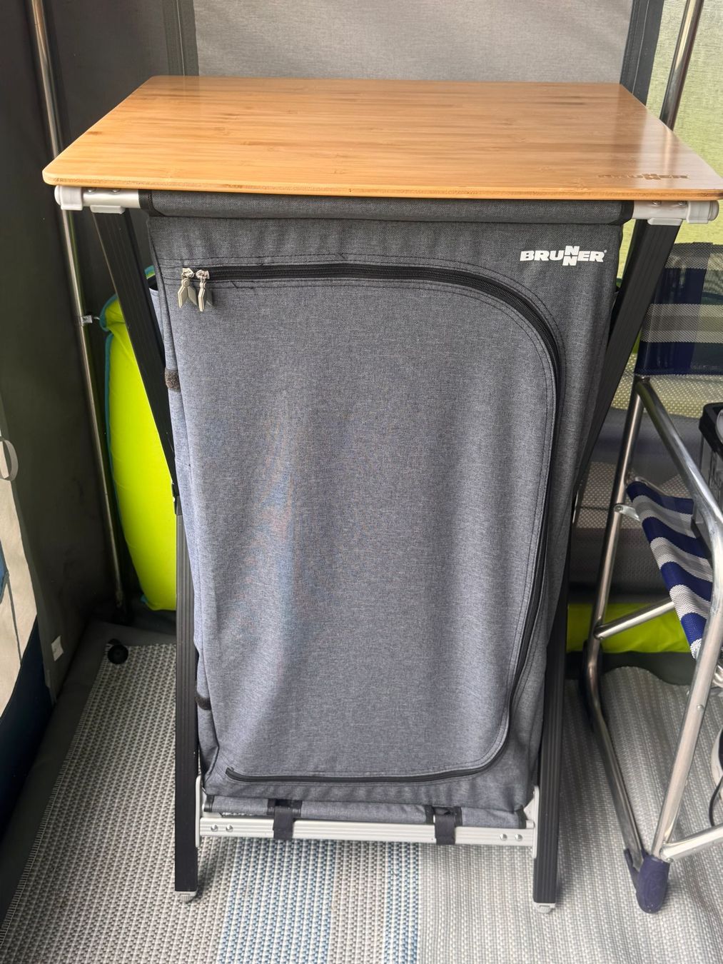 Schränke: Brunner Mercury Cross Square LS Campingschrank SQ – Gebraucht aus Zürich von Travelinges