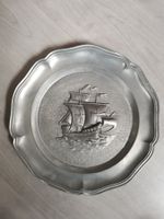 Zinn-Wandteller mit Schiff-Relief, 22cm durchm. punziert