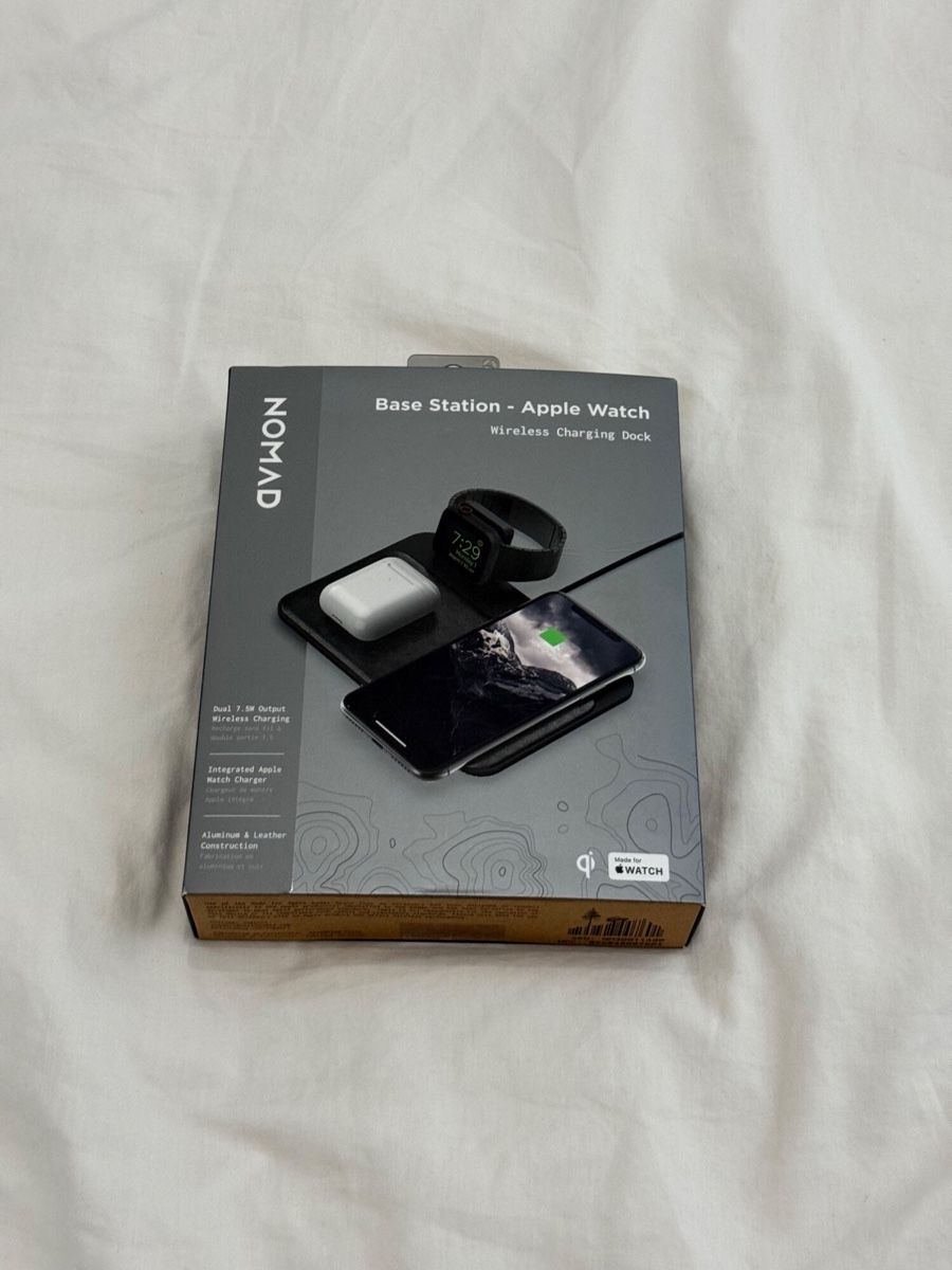Docking station: Nomad Base Station - Apple Watch Edition – Usato da St. Gallen venduto da TigerCollector