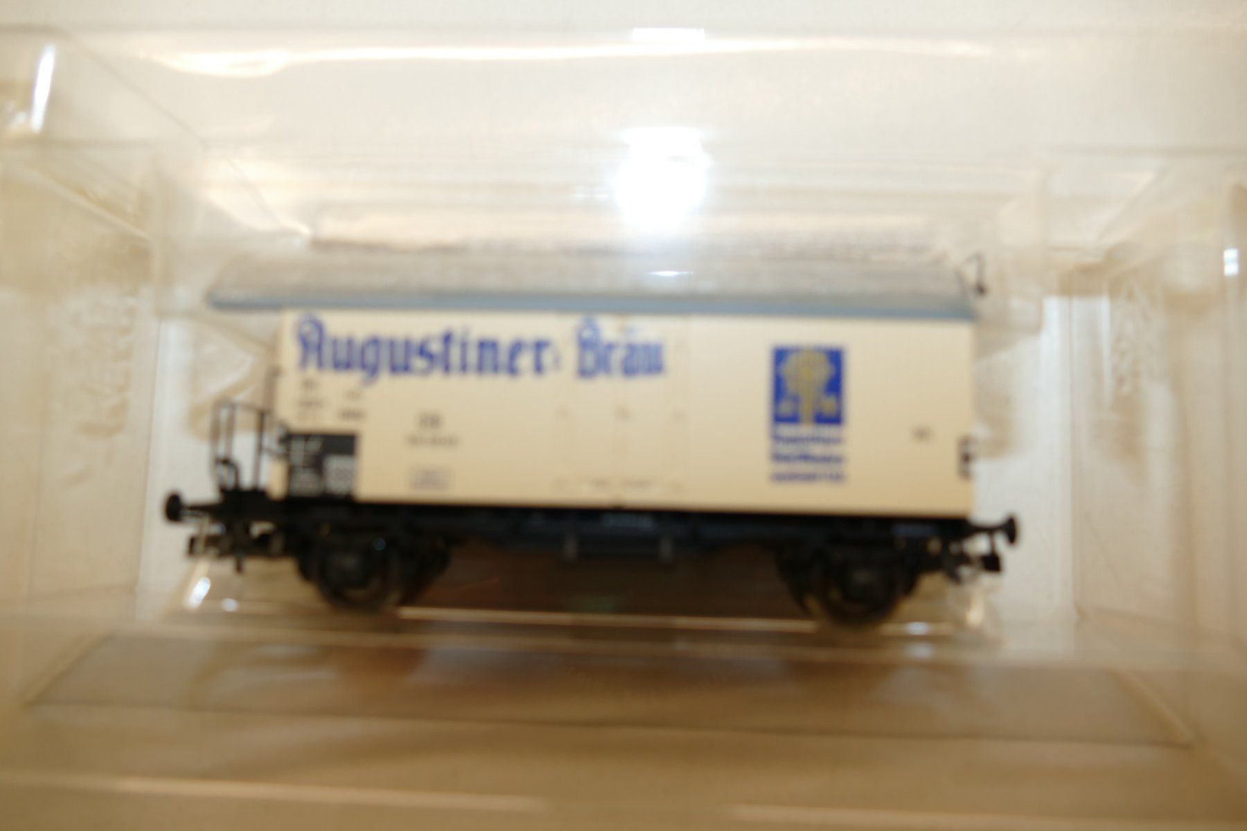 Liliput Modelleisenbahnen: Liliput H0: DB Bierwagen Augustiner Bräu – Neu und originalverpackt aus Niederhasli von  4