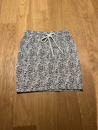 Minirock schwarz/creme gemustert XS 34