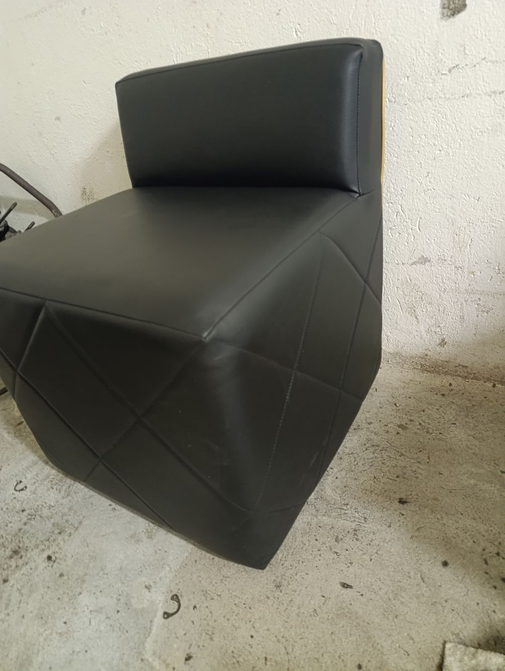 Sgabelli: Kunstleder Stuhl/Hocker Nr. 2 – Usato da Romanshorn venduto da dav_h2lv