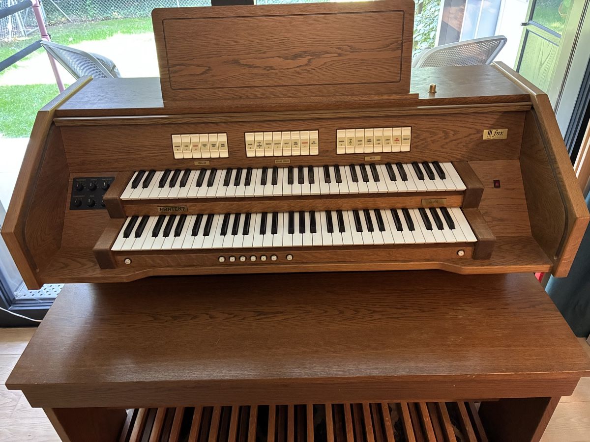 Musikinstrumente: Orgue, Content Étude 30 chêne foncé  – Gebraucht aus Le Grand-Saconnex von Jacoline 1
