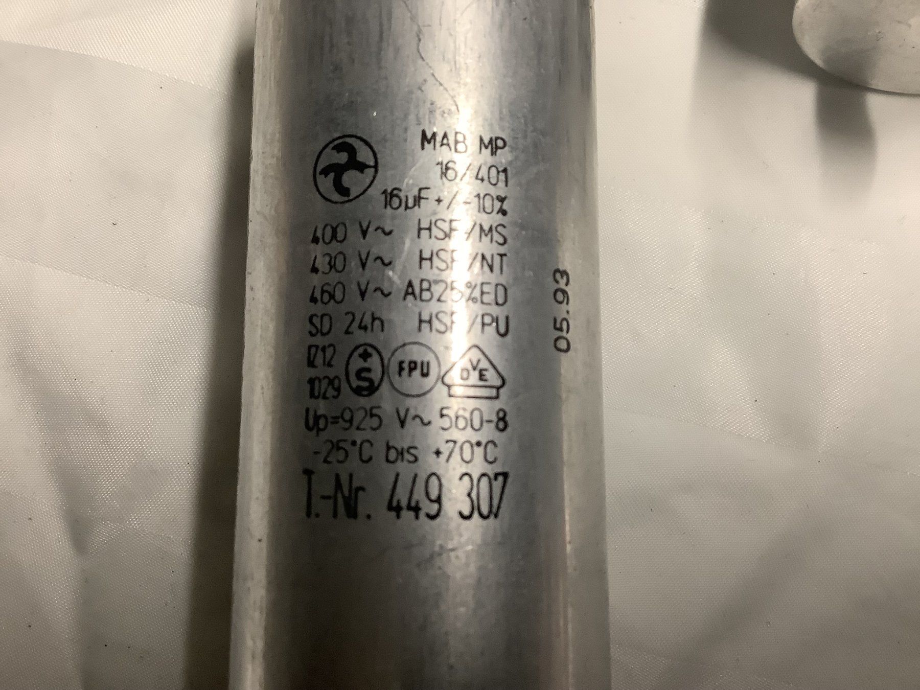 Componenti elettronici: KONDENSATOREN 16 uF – Usato da Glarus venduto da Mdelphi 6