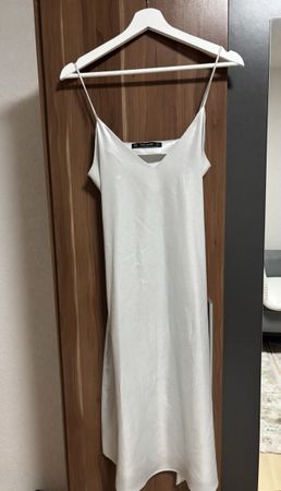 Zara Kleid Seidenoptik silber Grösse S 