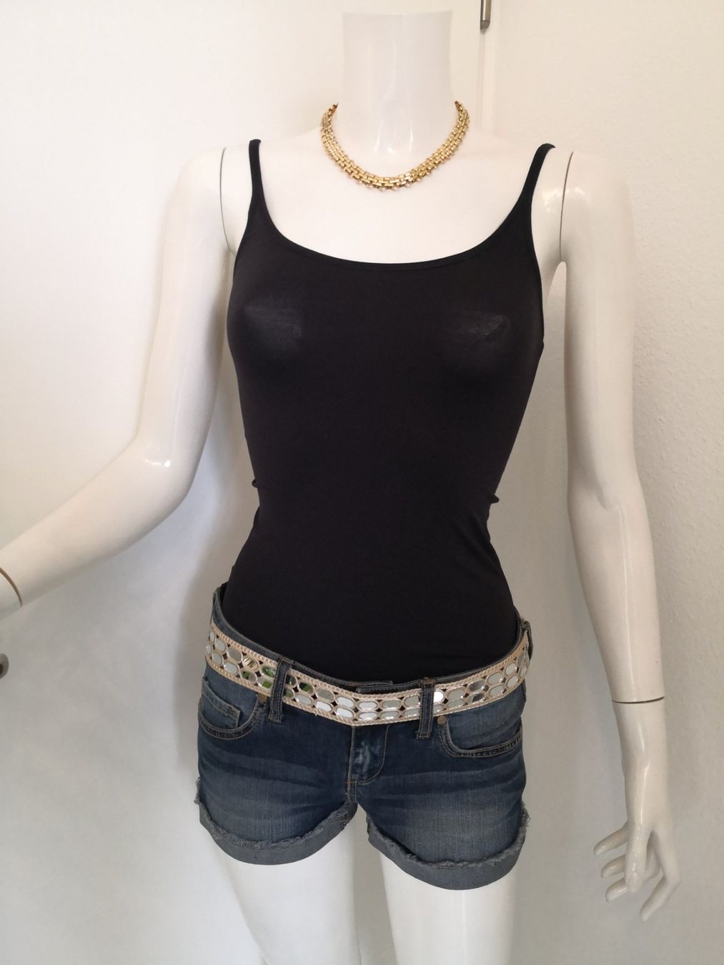 Mango Top: 🤩MANGO TOP SCHWARZ GLÄNZEND – Nuovo (secondo la descrizione) da Olten venduto da Naja-Twins-Twins 2