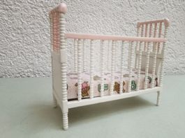 Puppenhausmöbel, Babybett weiss/rosa