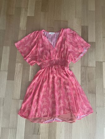Kleid mit Blumenmuster rosa 