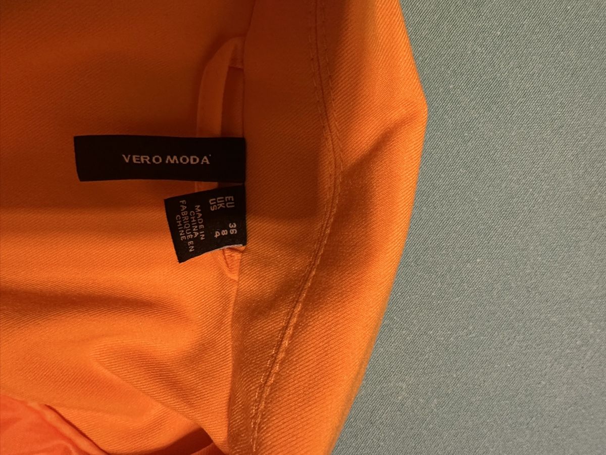 Costumi: Oranger Blazer von Vero Moda, Grösse 36 - Hingucker! – Usato da Schöfflisdorf venduto da Katrins02 4