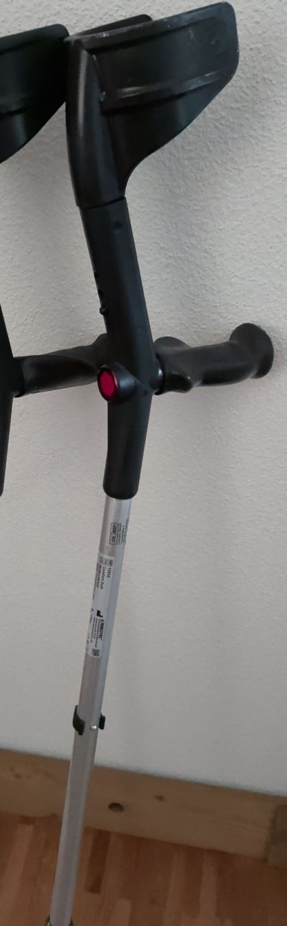 Medizinische Geräte: Forearm crutches pair adjustable grey used – Gebraucht aus Zürich von Blibberblurpkin