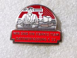 Ansteckpin 129: Datenerfassung C 32 - Starkes Team