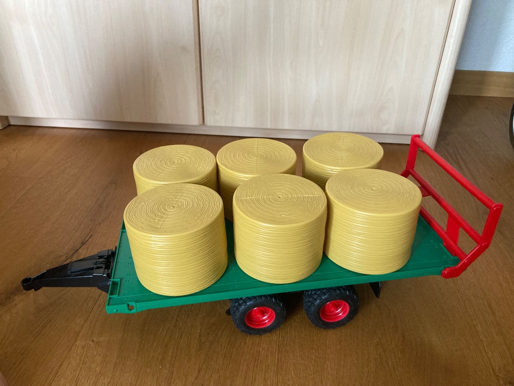 Spielzeuge: Ladewagen mit Strohballen – Neu (gemäss Beschreibung) aus Bülach von Stellina72