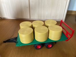Ladewagen mit Strohballen