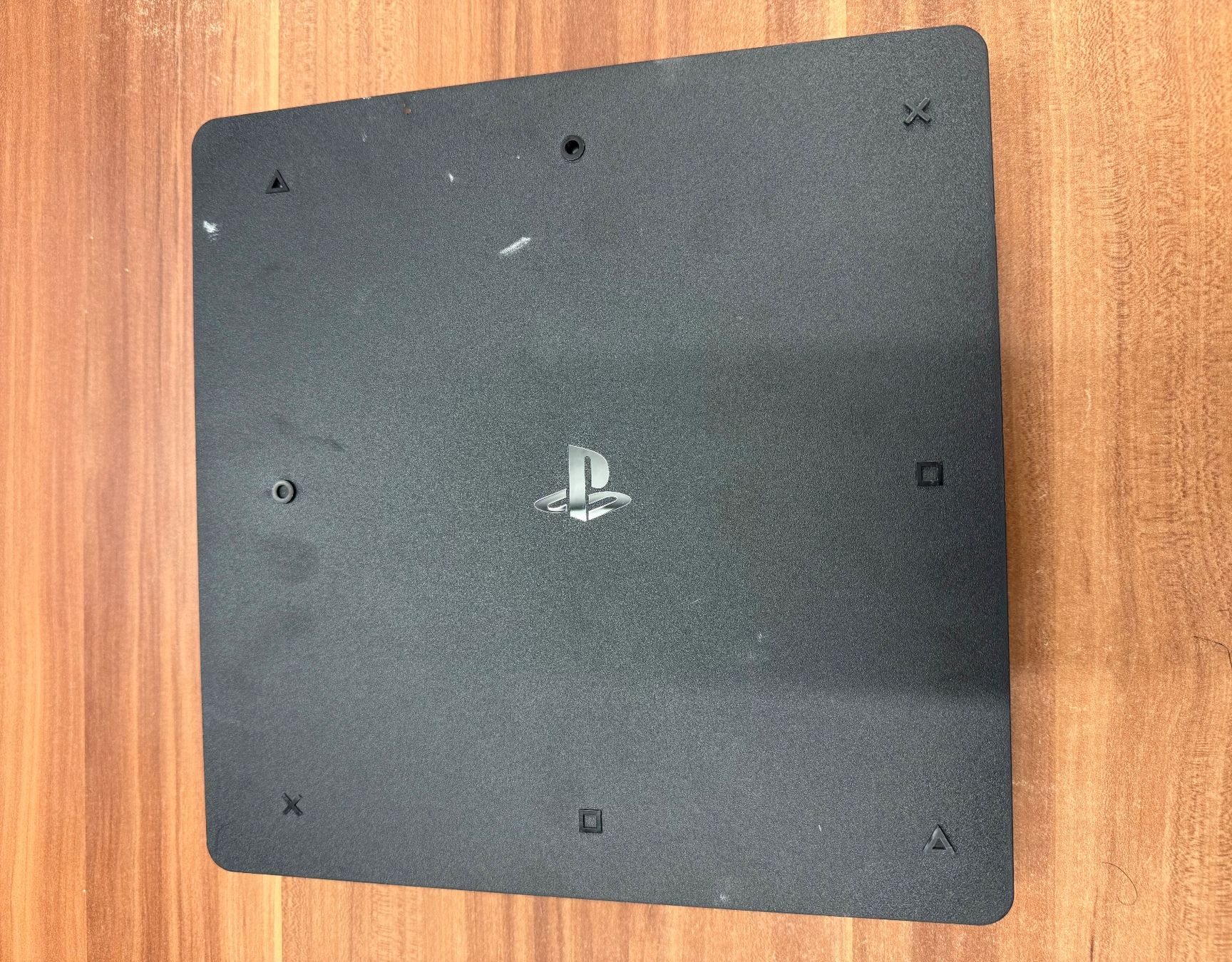 Sony Console: Sony PlayStation 4 Slim inkl. Controller und Kabel – Usato da Aristau venduto da EvoSwiss3D 2
