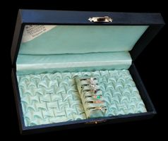 Antike Ringbox Schmuckbox Koffer Schwarz mit Türkis Seide