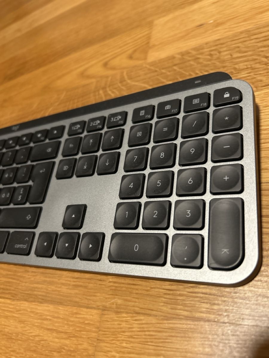 Logitech Tastaturen: Logitech MX Keys CH Layout – Gebraucht aus Zürich von oriix 1