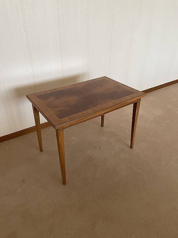 Tische: Kleiner Tisch aus Holz – Gebraucht aus Emmenbrücke von nil_mtg6 1