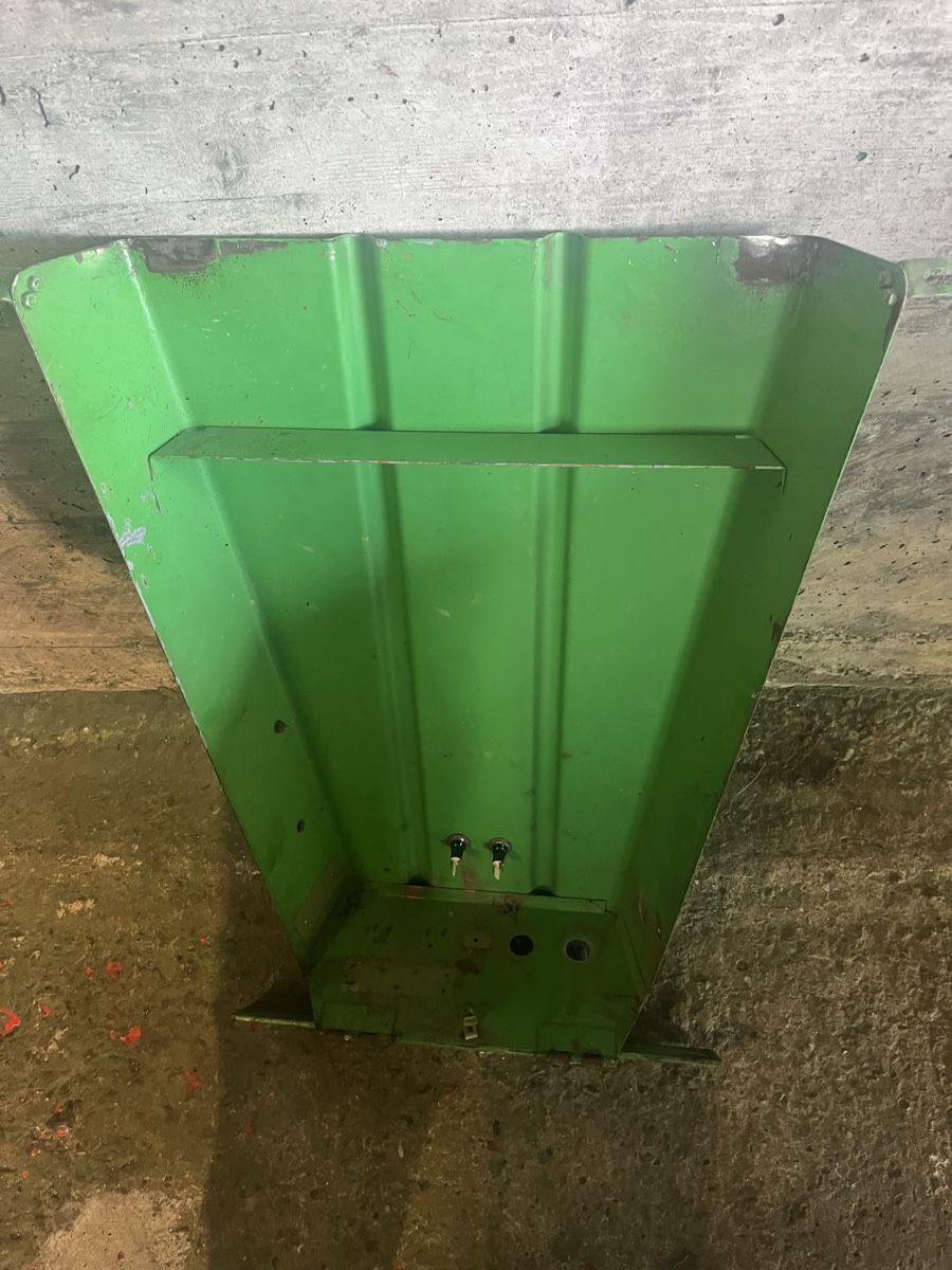 Schilter Traktoren: Schilter Haube  – Gebraucht aus Giswil von wabri