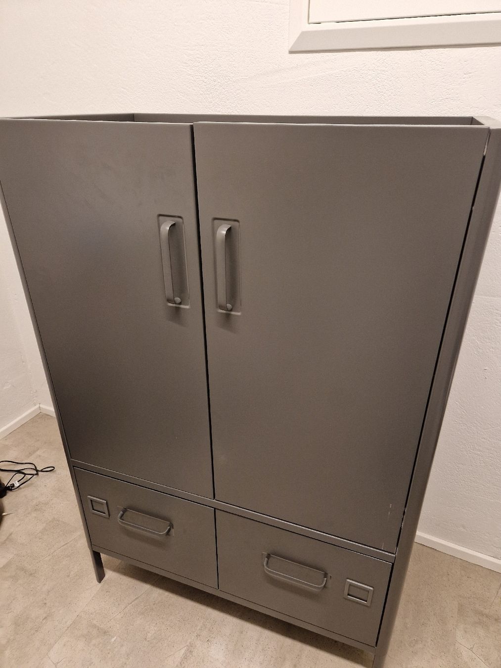 Armadi: Ikea Idasen Schrank – Usato da Schiers venduto da mar_wg5v