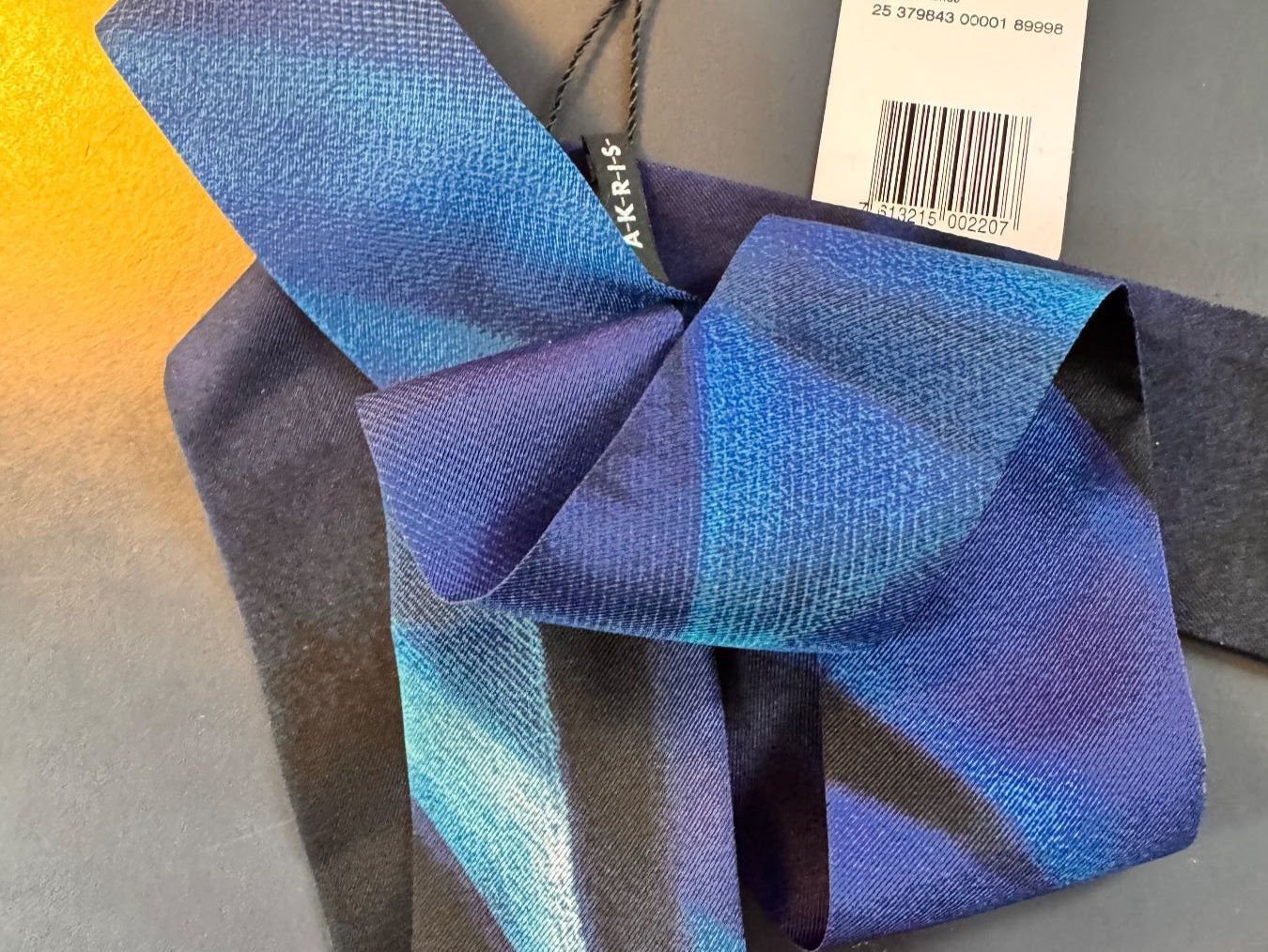 Akris Foulard & Sciarpe: Akris Twilly /Halstuch aus Seidentwill – Nuovo (secondo la descrizione) da Meilen venduto da Antete 1