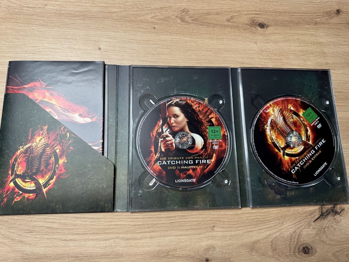 Tutti i DVDs: Die Tribute von Panem - Catching Fire DVD Fan Edition – Usato da Biberist venduto da etesummer 2
