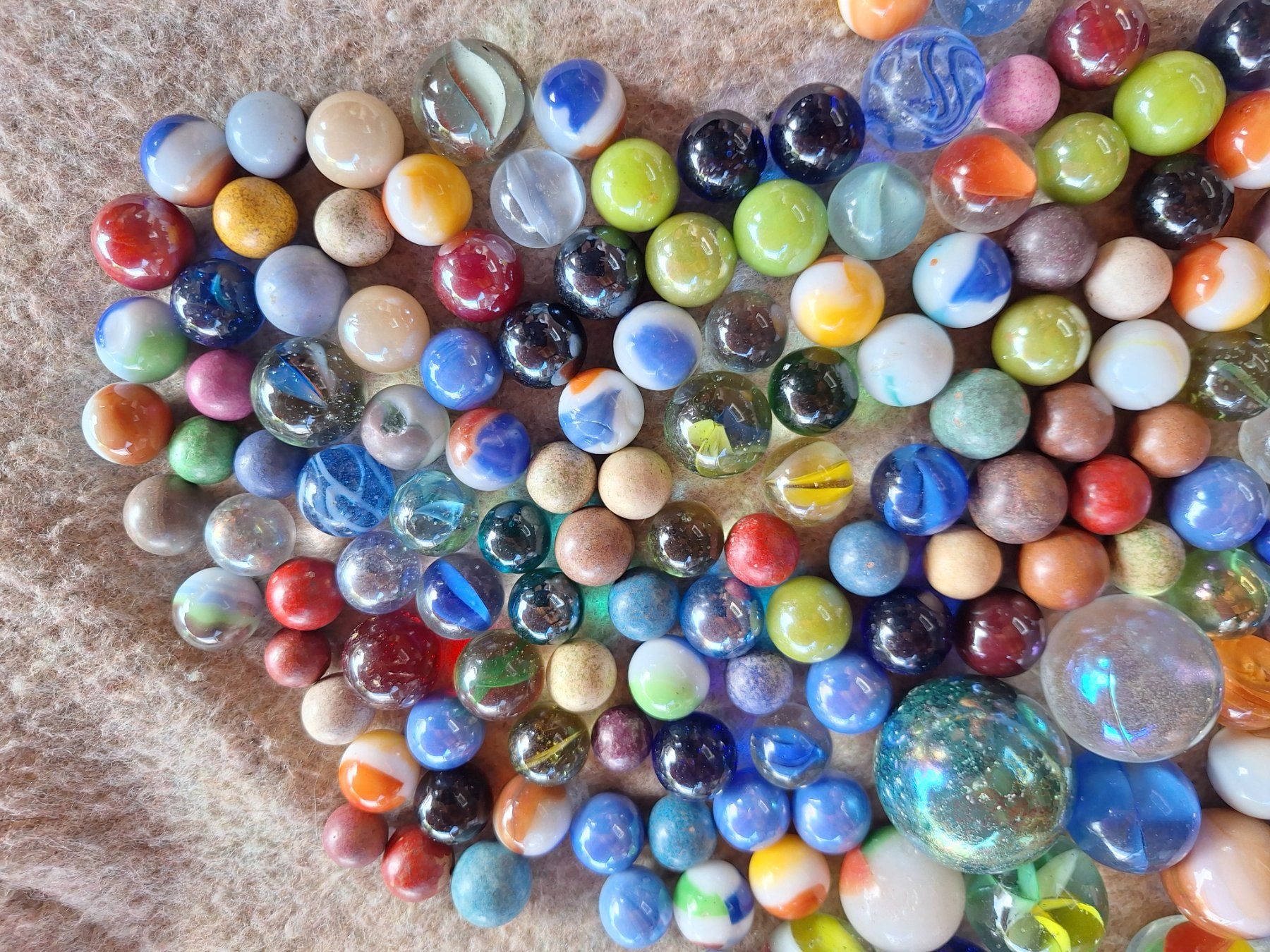 Biglie: 1 KG BUNTE GLASMARMELI GLASKUGELN – Usato da Huttwil venduto da Kunterbuntli 1