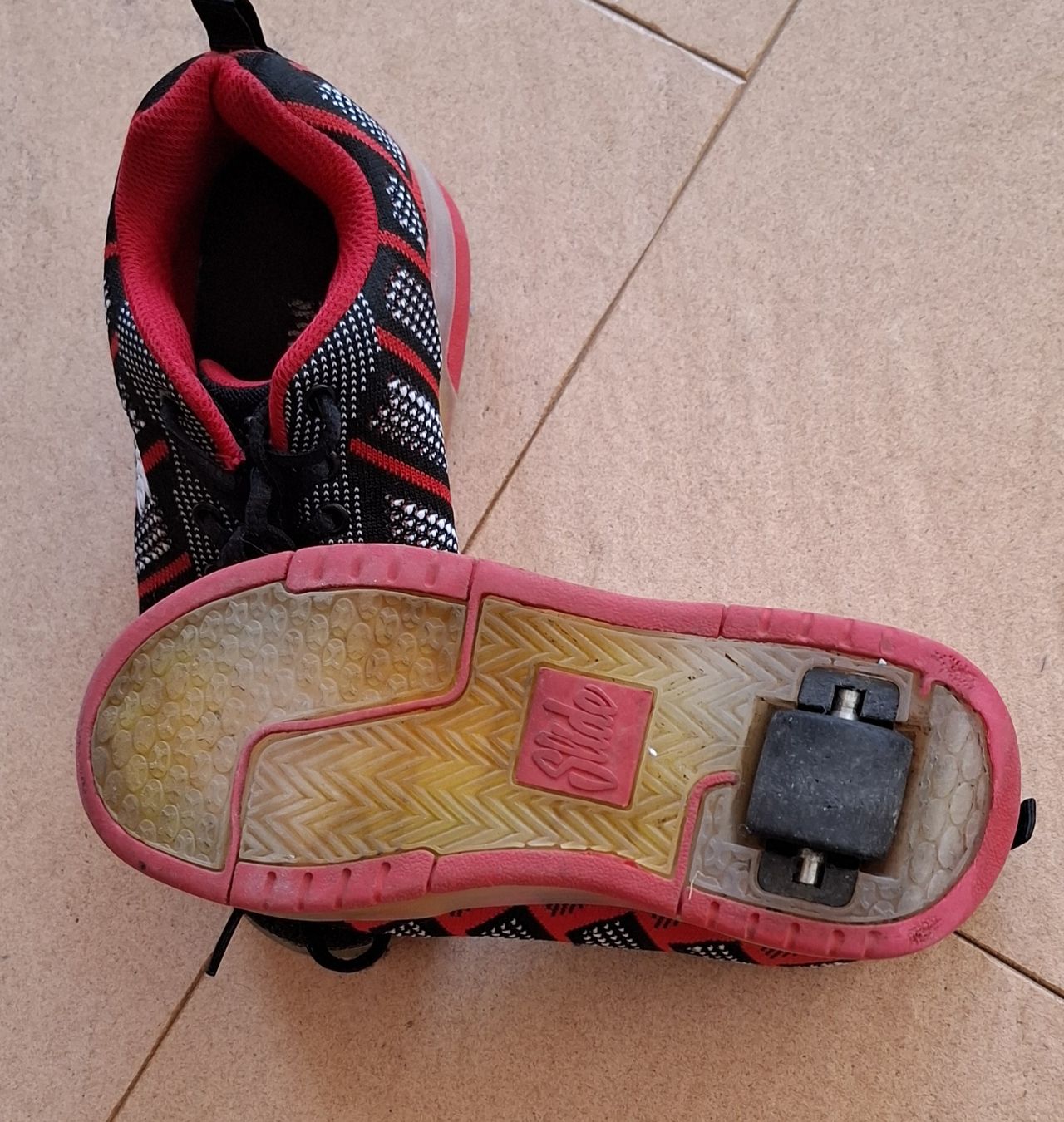 Inline-Skating & Rollschuhe: Rollershose Slide für Mädchen Grösse 33 – Gebraucht aus Thun von lede 4
