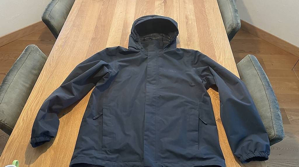 Giacche: Regenjacke Wolfskin Grösse M dunkelblau – Usato da Langnau am Albis venduto da moony77 1