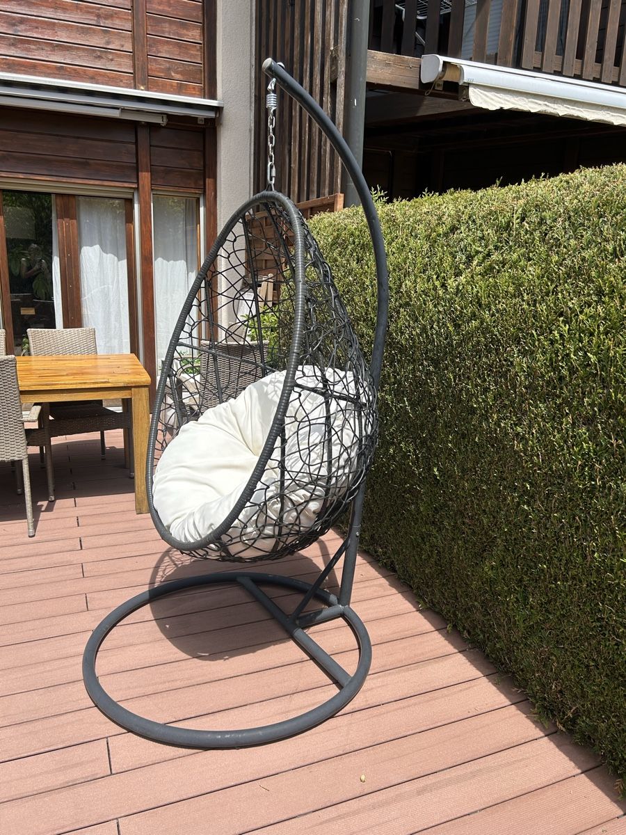Poltrone pensili da giardino: Fauteuil suspendu oeuf noir avec coussin – Usato da Lausanne 26 venduto da cha_j7p6 1