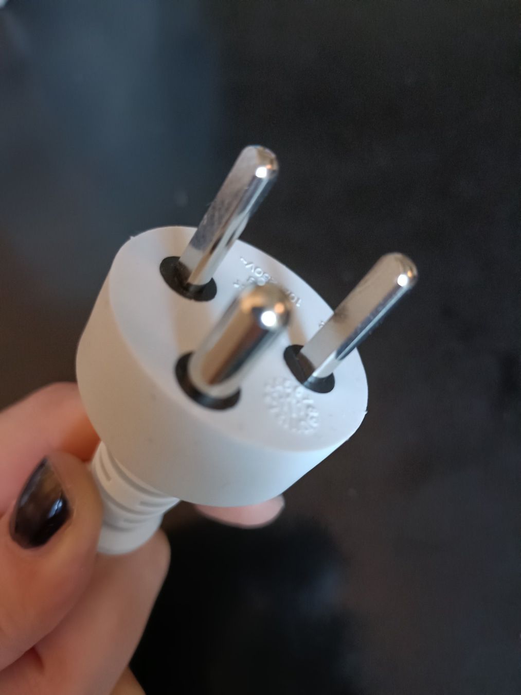 Apple Cavi: APPLE Stromkabel mit ausländischem Stecker – Nuovo e nell'imballaggio originale da Basel venduto da acrettenand 2