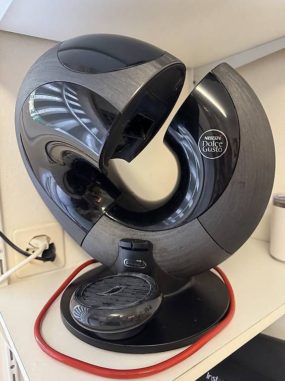 Macchine per caffè & Macchine per espresso: Dolce Gusto Kaffeemaschine mit Kapselhalter – Usato da Therwil venduto da niggidaetsch