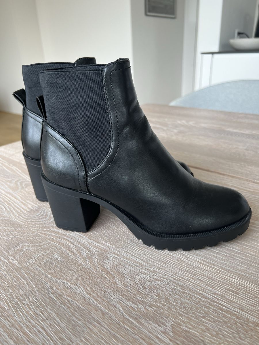 Only Scarpe da donna: ONLY Stiefelette schwarz Grösse 39 – Usato da Schenkon venduto da beetastic 1