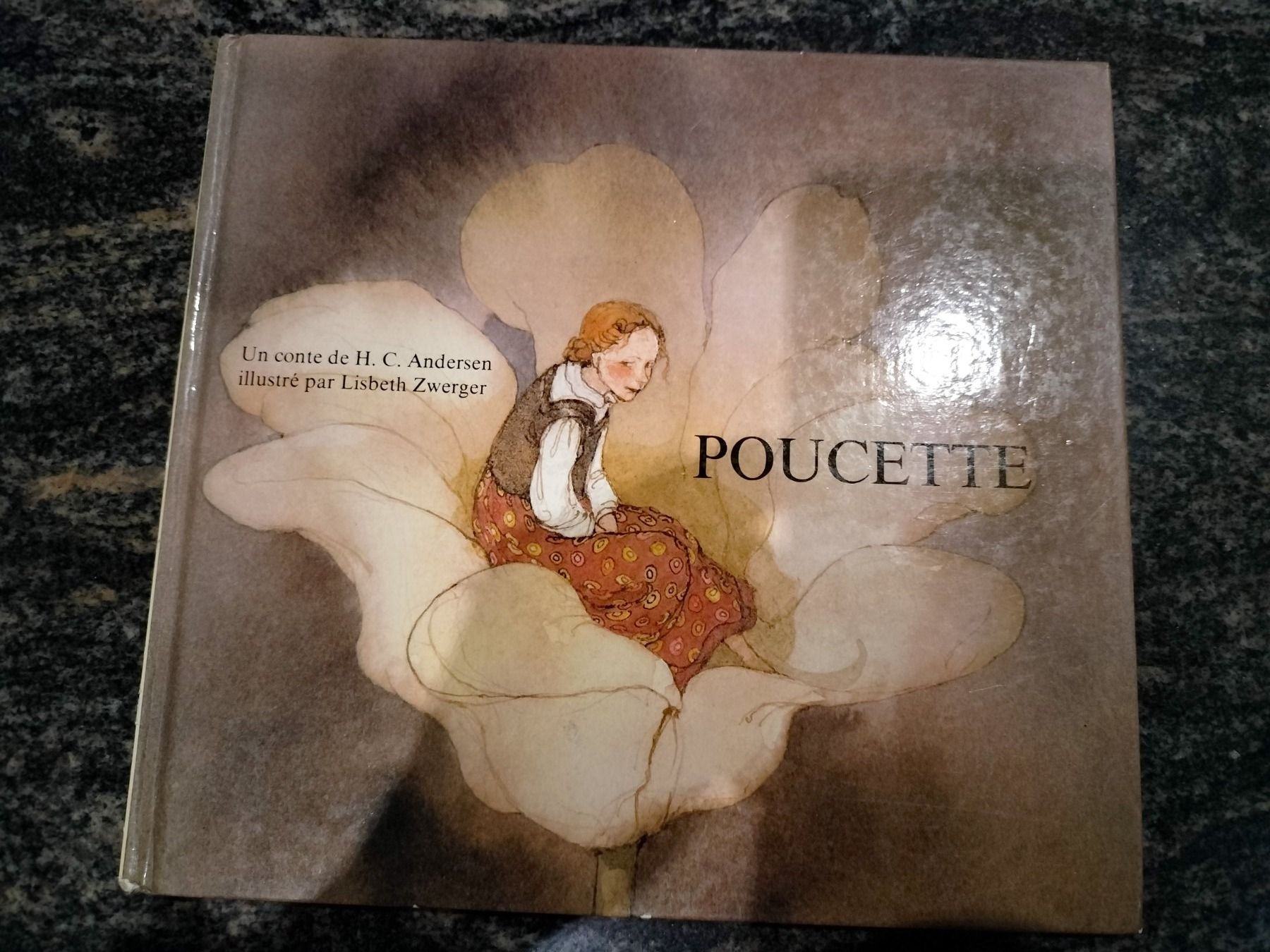 Bücher: POUCETTE un conte d'Andersen illustré par Lisbeth Zwerger – Gebraucht aus Cortaillod von