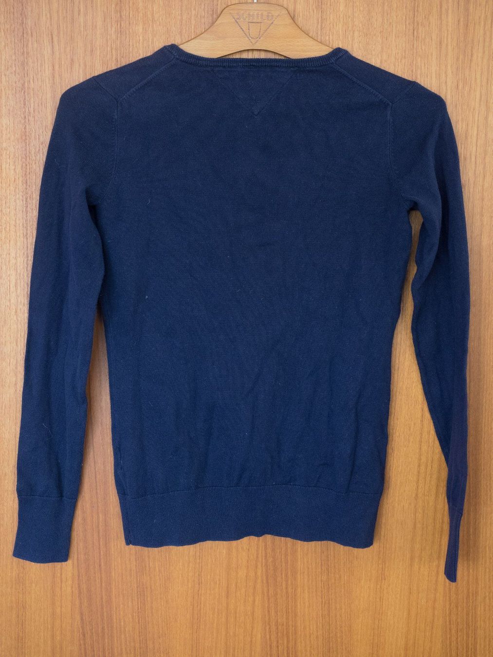 Tommy Hilfiger Pullover & Sweatshirts: Tommy Hilfiger Sweatshirt V-Pullover Grösse XS dunkelblau – Gebraucht aus Cham von Hodinar 6