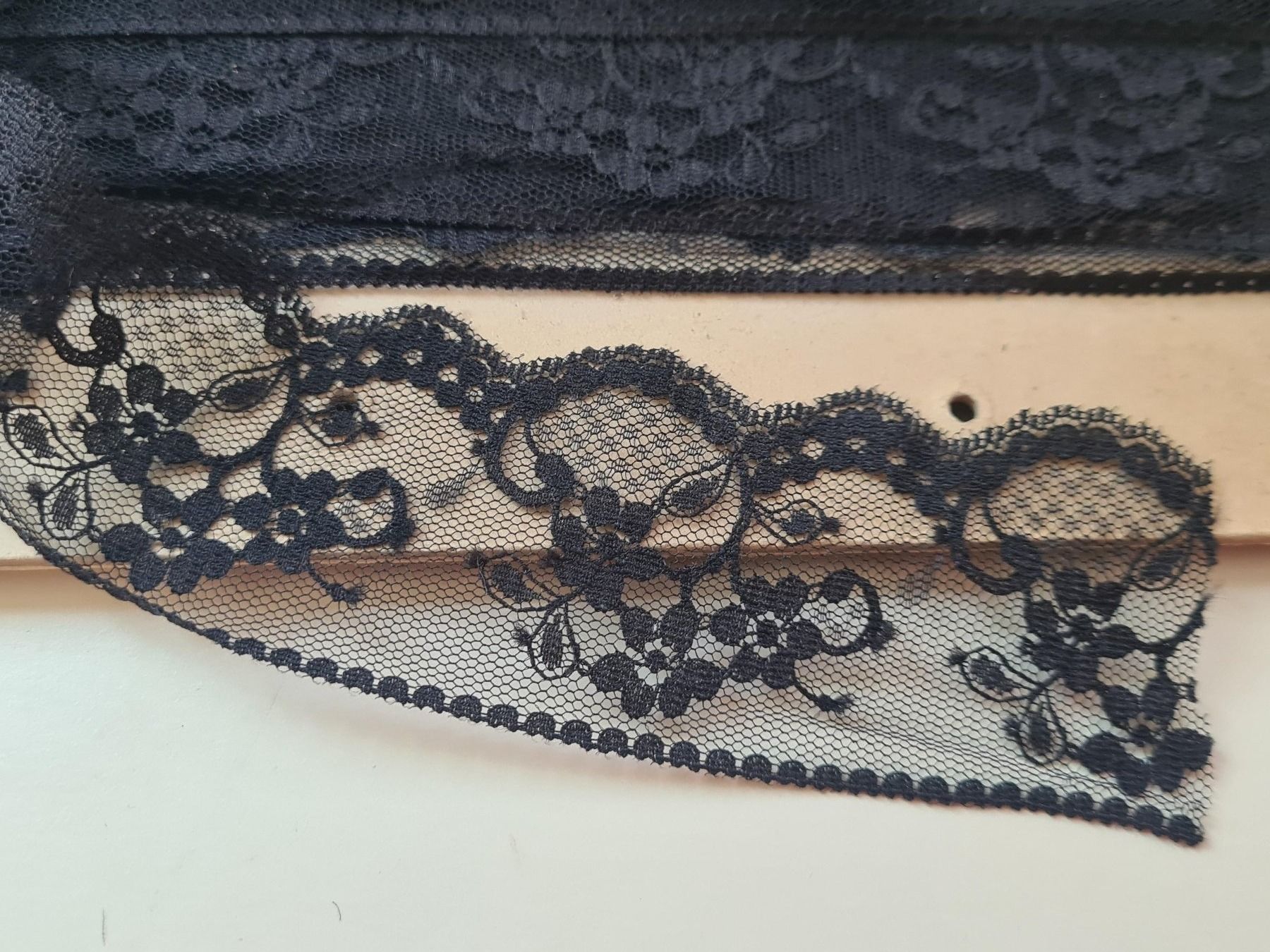 Tessuti: Schwarze Spitze, Blumenmuster, Dekoband, Nylon neu – Nuovo (secondo la descrizione) da Urdorf venduto da sumrum 1