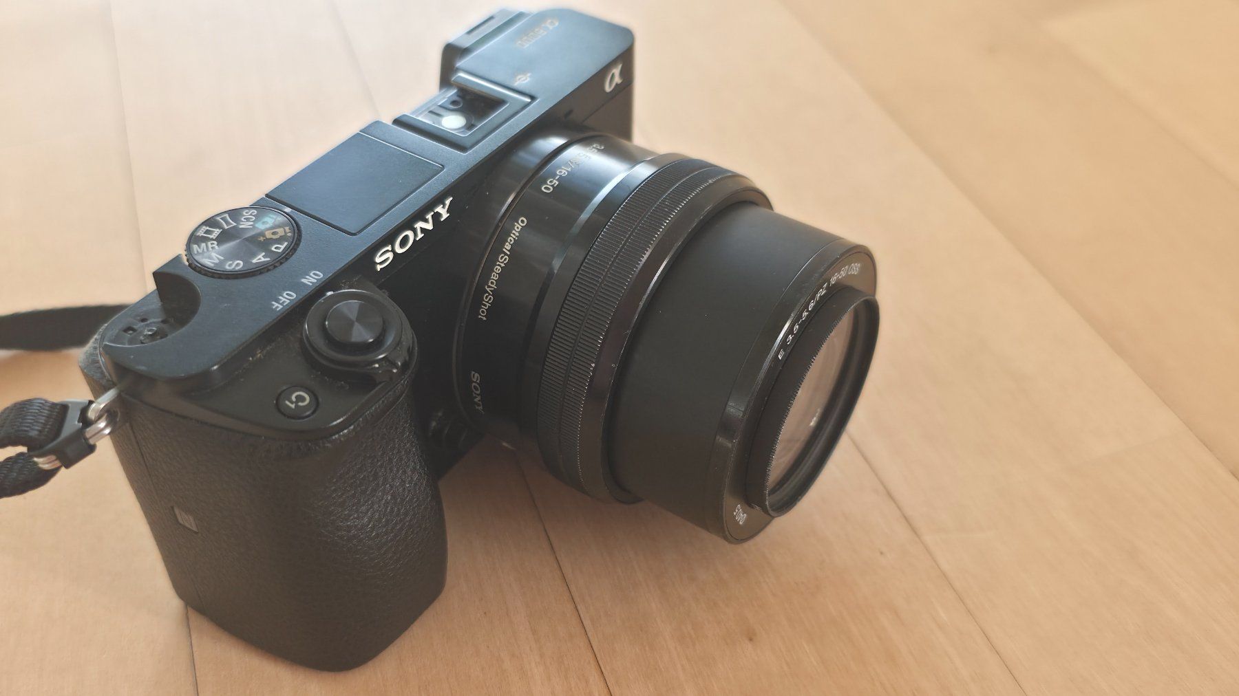 Sony Fotocamera: Sony Alpha 6000 mit 16-50mm Objektiv, APS-C Kompaktkamera – Usato da Winterthur venduto da Swissalbi