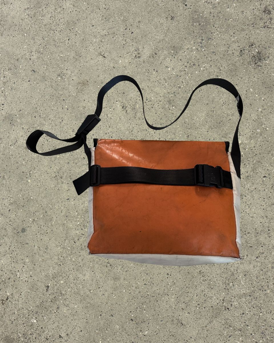 Freitag Borse: Freitag Umhängetasche Orange/ Weiss – Usato da Oensingen venduto da emi_hs6g 1